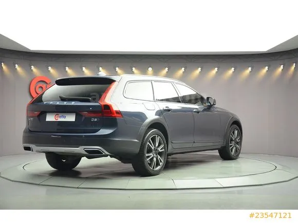 Volvo V90 Cross Country 2.0 D D5 Pro Image 3